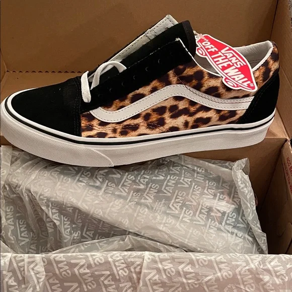 Vans Leopard Print Old Skool Shoes - Picture 6 of 7